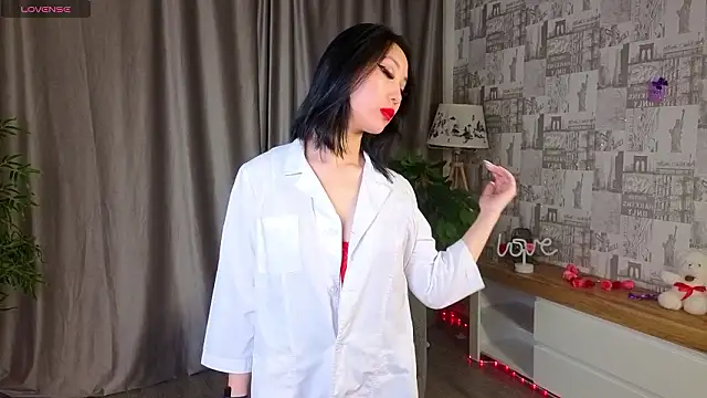 SuzySult online show from March 20, 3:35 pm