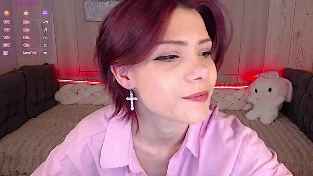 llittle-peachh online show from April 15, 2:43 pm