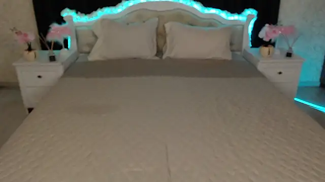 llittle-peachh online show from March 2, 5:42 pm