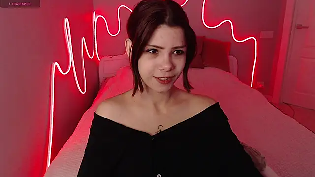 llittle-peachh online show from June 2, 7:08 am