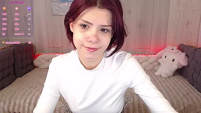 llittle-peachh online show from April 13, 11:25 am