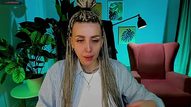 Snapshot of MonicaRiley chatting on June 19, 9:04 am MonicaRiley online show from June 19, 9:04 am