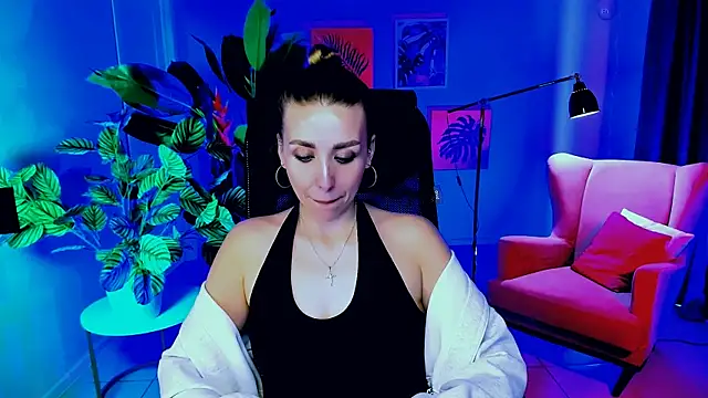 MonicaRiley online show from April 7, 11:01 am