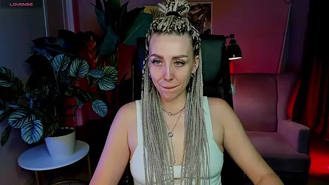 Snapshot of MonicaRiley chatting on June 17, 4:39 pm MonicaRiley online show from June 17, 4:39 pm