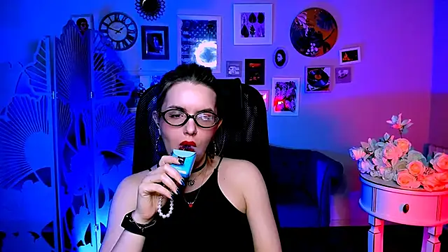 AliceSmite online show from April 23, 12:29 pm