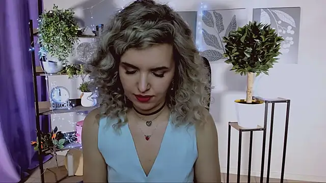 AliceSmite online show from April 10, 2:57 pm