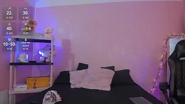 Snapshot of Emily_Roussee chatting on July 8, 11:33 am Emily Roussee online show from July 8, 11:33 am