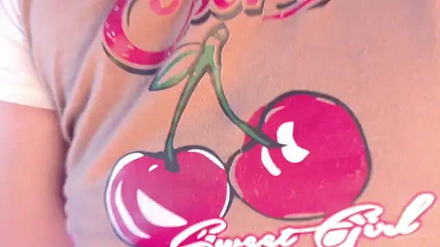 Snapshot of Emily_Roussee chatting on July 3, 11:39 am Emily Roussee online show from July 3, 11:39 am