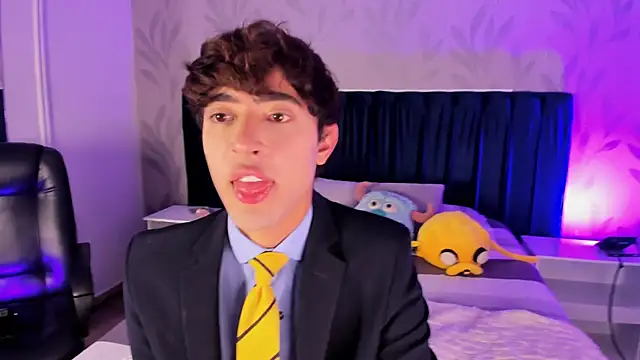 MatthewMoore  online show from April 7, 12:34 am