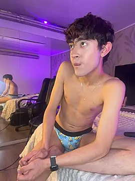 MatthewMoore  online show from April 1, 12:13 am