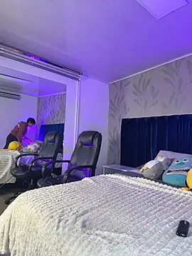 MatthewMoore  online show from April 5, 1:01 am