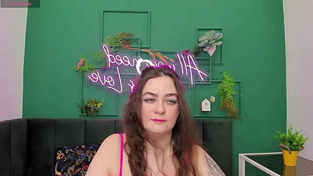 Charlottecurvyy online show from March 19, 1:38 am