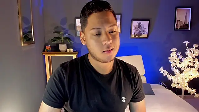 Akon 2XXX online show from April 4, 1:17 pm