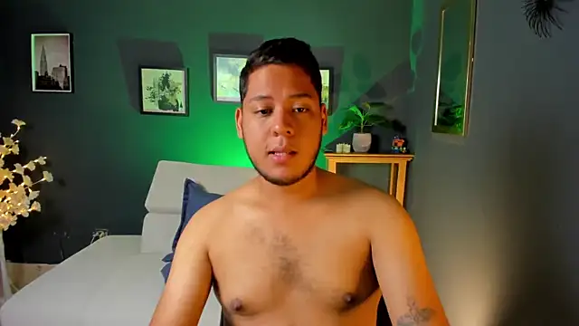 Akon 2XXX online show from April 12, 2:20 pm