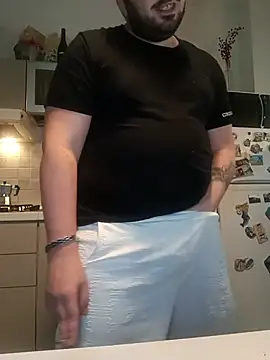 Snapshot of bear_skinny chatting on July 6, 9:06 pm bear skinny online show from July 6, 9:06 pm