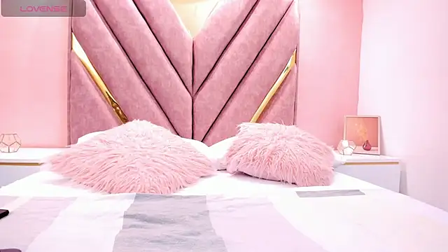 chloe larson online show from March 13, 11:37 am