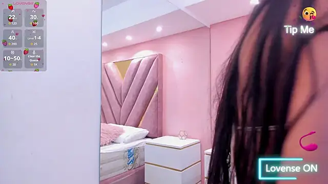 chloe larson online show from April 8, 12:39 pm