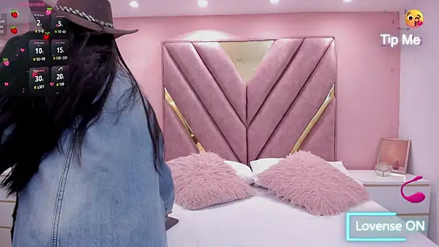 chloe larson online show from April 10, 11:17 am