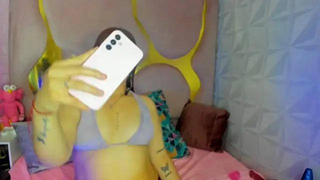 FreyaHL online show from April 4, 7:53 pm