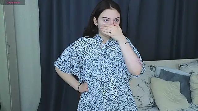 BreannaBuczak online show from April 22, 2:07 am