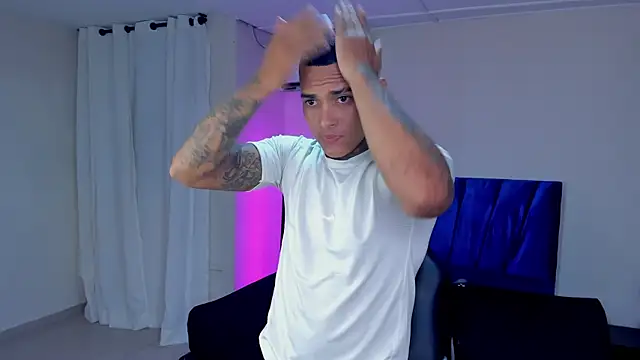 tyler bell  online show from April 15, 3:12 am