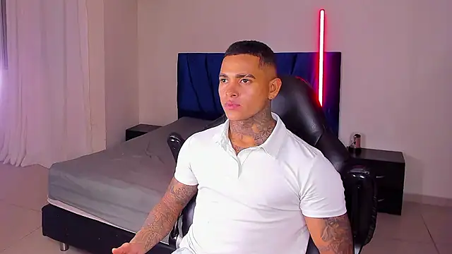 tyler bell  online show from March 27, 3:15 am