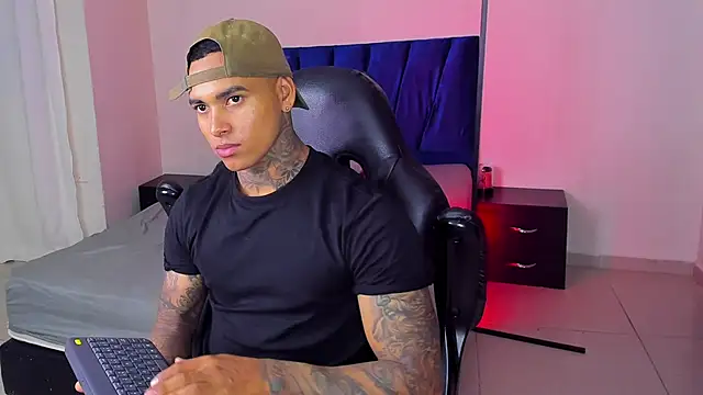 tyler bell  online show from March 26, 3:16 am