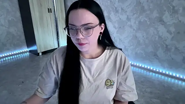 AlisNoire online show from March 19, 2:50 pm