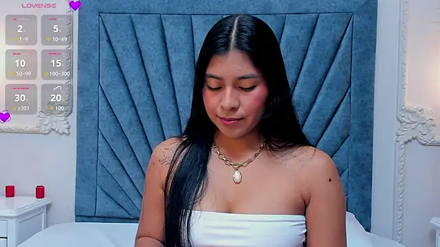 Leandra-Johnson online show from April 15, 1:59 pm