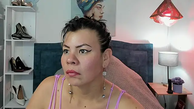 KiaraXMilf online show from April 1, 7:33 pm