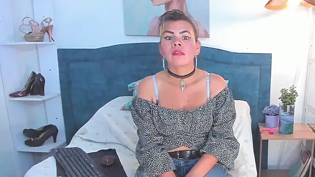 KiaraXMilf online show from March 6, 8:26 pm