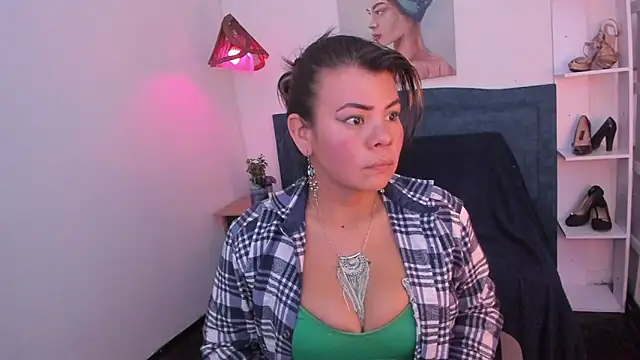 KiaraXMilf online show from March 13, 7:08 pm