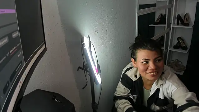 KiaraXMilf online show from March 19, 8:20 pm