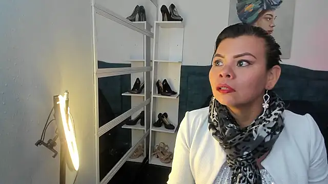 KiaraXMilf online show from March 21, 11:36 am