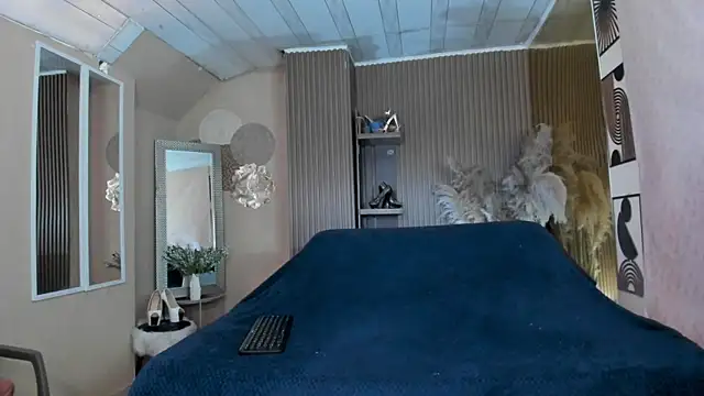 KiaraXMilf online show from April 14, 7:41 pm