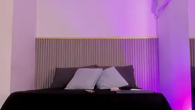 ashvalentine  online show from April 16, 7:47 pm