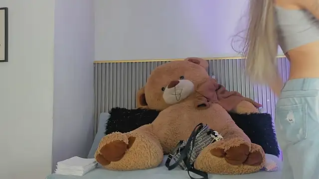 Snapshot of ashvalentine_ chatting on July 13, 7:35 pm ashvalentine online show from July 13, 7:35 pm
