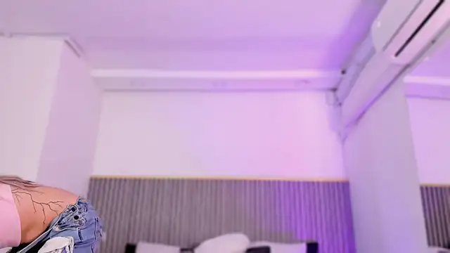 ashvalentine  online show from March 28, 7:59 pm