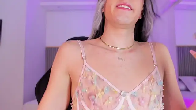 ashvalentine  online show from March 10, 7:40 pm