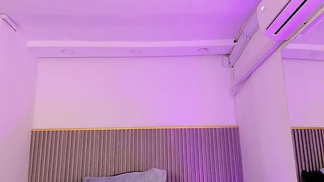 ashvalentine  online show from April 12, 8:01 pm