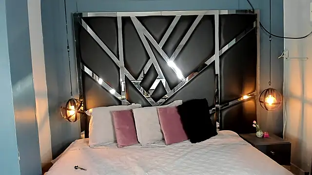 Esmeralda  18 online show from March 27, 8:10 pm