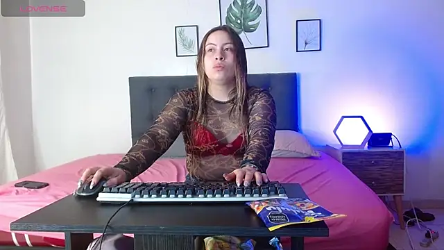 Snapshot of samanthachop chatting on June 16, 3:01 pm samanthachop online show from June 16, 3:01 pm