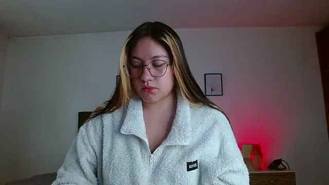 Snapshot of samanthachop chatting on June 19, 1:28 pm samanthachop online show from June 19, 1:28 pm