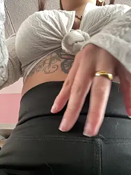 Baby Pink Love online show from May 1, 3:39 pm
