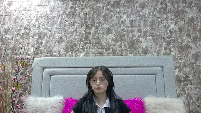 Snapshot of Naomimolie chatting on June 19, 12:33 pm Naomimolie online show from June 19, 12:33 pm
