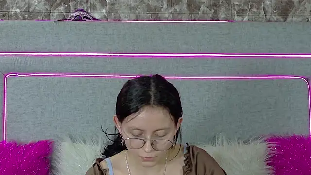Snapshot of Naomimolie chatting on July 16, 12:02 pm Naomimolie online show from July 16, 12:02 pm