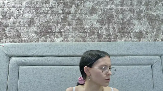 Snapshot of Naomimolie chatting on June 23, 11:52 am Naomimolie online show from June 23, 11:52 am
