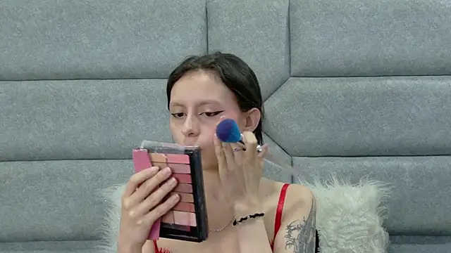 Snapshot of Naomimolie chatting on July 11, 12:16 pm Naomimolie online show from July 11, 12:16 pm