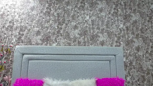 Snapshot of Naomimolie chatting on June 18, 12:10 pm Naomimolie online show from June 18, 12:10 pm