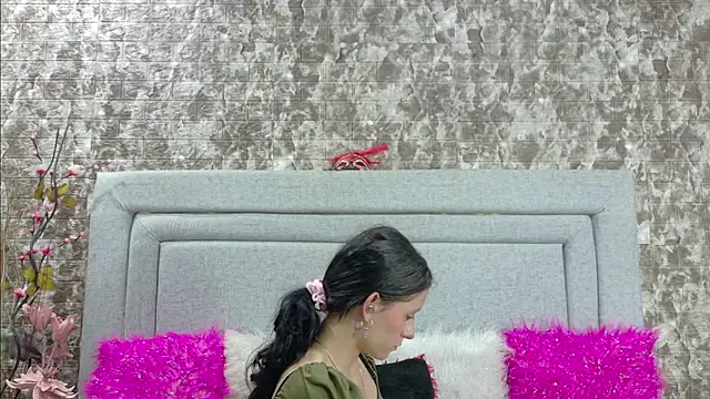 Snapshot of Naomimolie chatting on June 10, 12:28 pm Naomimolie online show from June 10, 12:28 pm